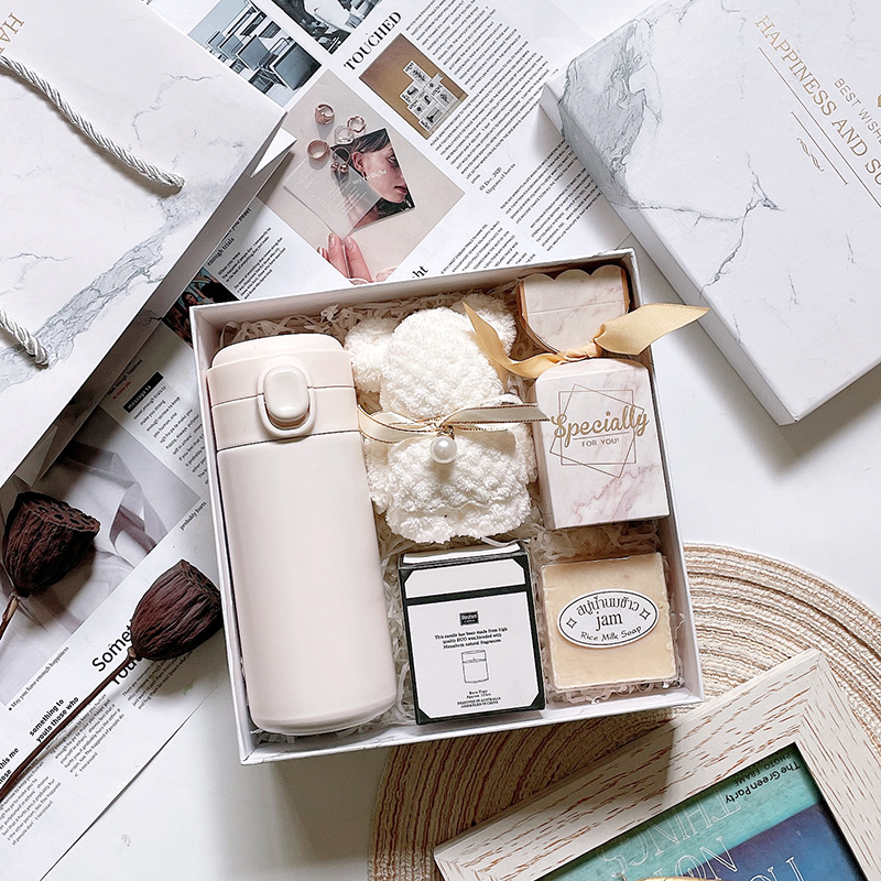 商務(wù)禮品定制 刻字公司年會(huì)與員工福利的實(shí)用解決方案